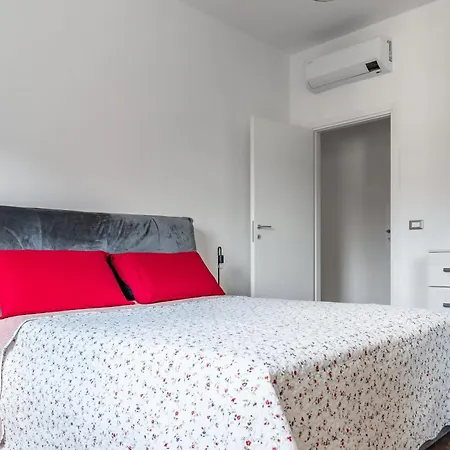 - Sweety With Balcony! Apartment